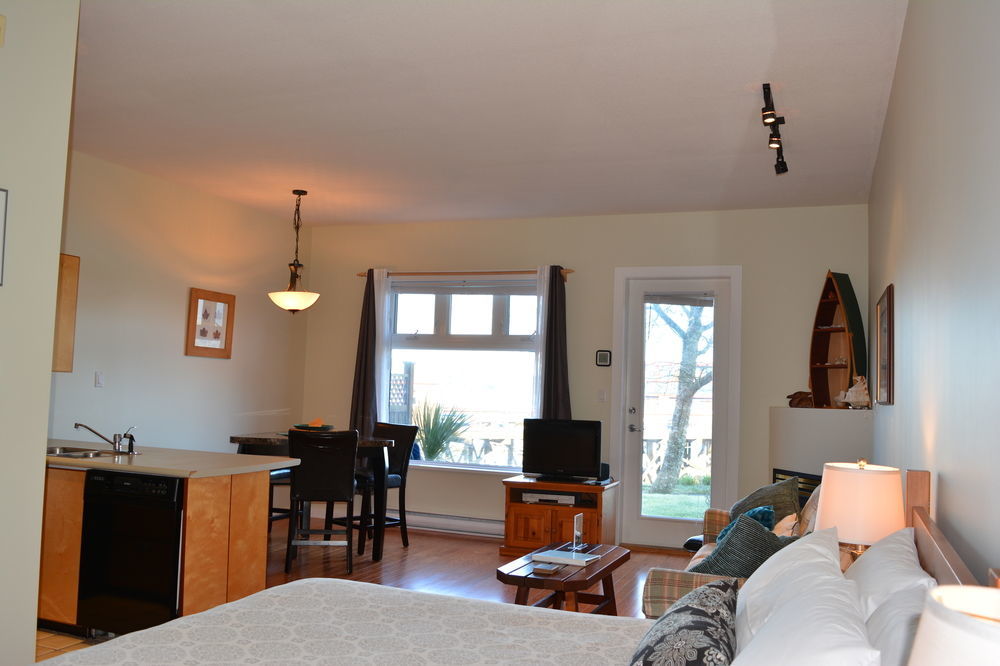 Fred Tibbs Ocean Front Condos Tofino Exterior photo