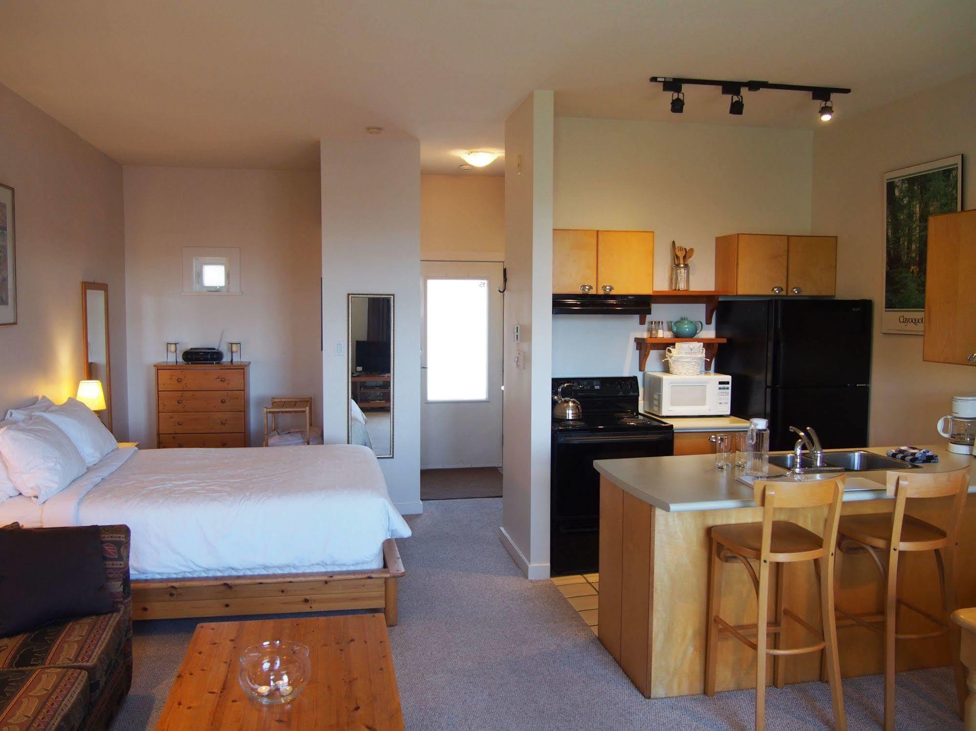 Fred Tibbs Ocean Front Condos Tofino Exterior photo